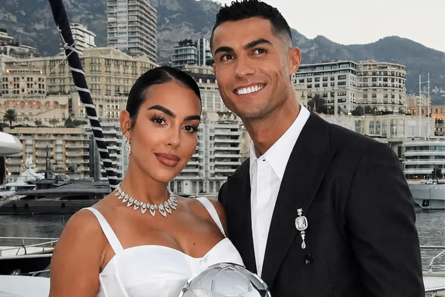 Gucci, ģimenes viesistaba un pieci viesi: Ronaldu un Džordžīnas kāzu detaļas