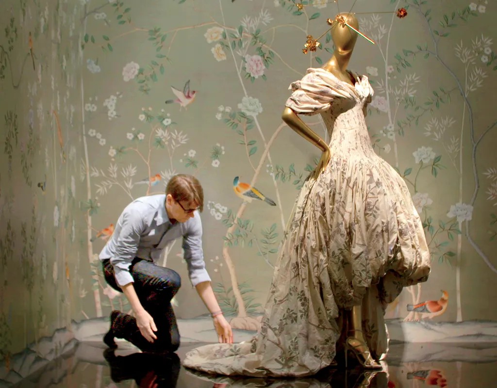 03-andrew-bolton-met-documentary-first-monday-in-may-mcqueen.jpg (156 KB)